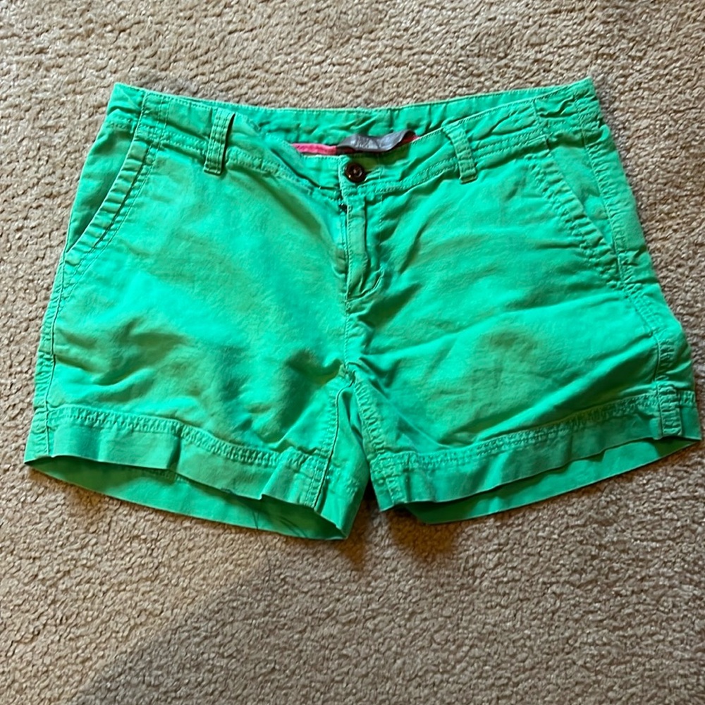 These are a bright green North Face Shorts size 4. Good condition